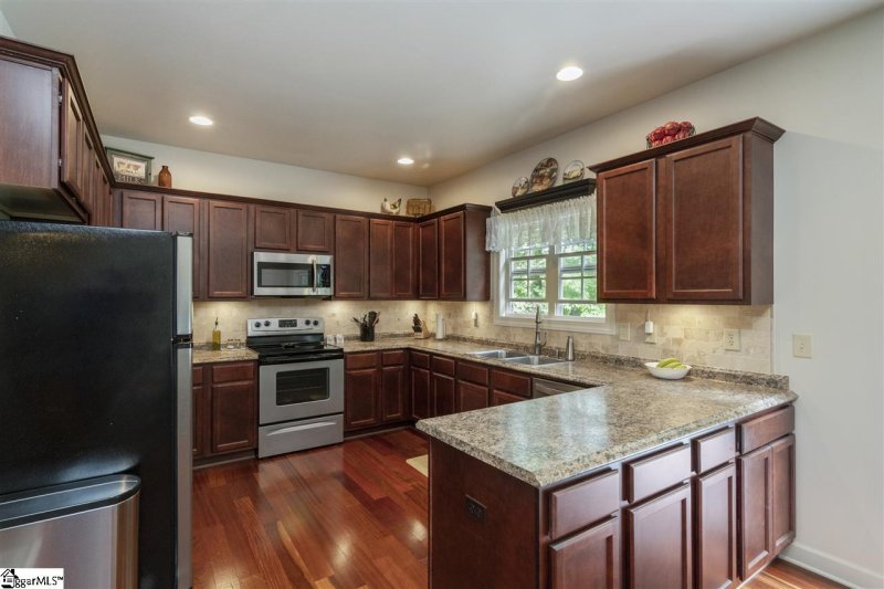 Property image 3 at 232 Courtney Circle, Greenville, SC 29617