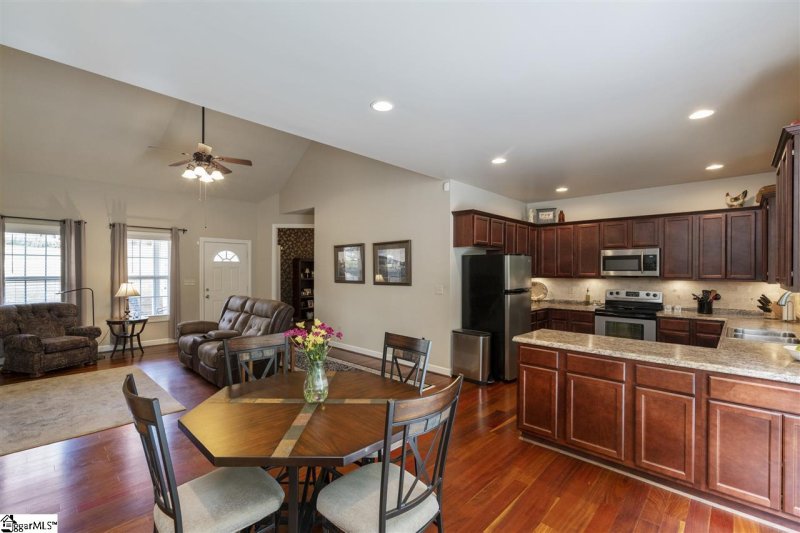 Property image 4 at 232 Courtney Circle, Greenville, SC 29617