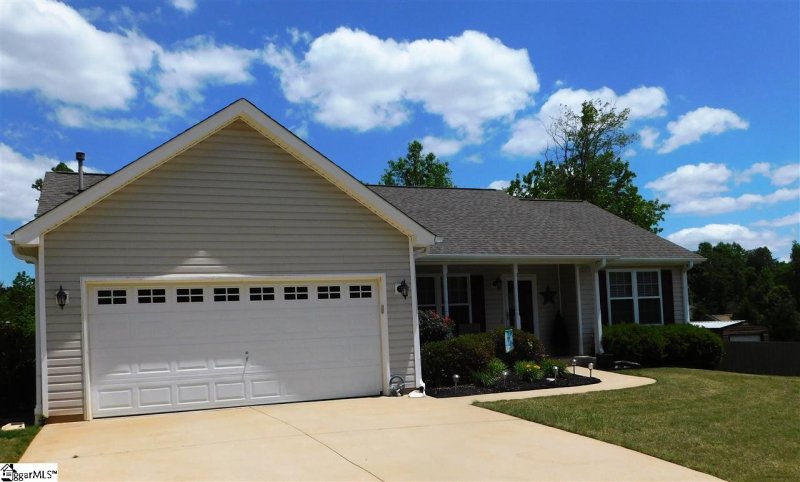 Property image 2 at 6 Hartman Road, Greer, SC 29651