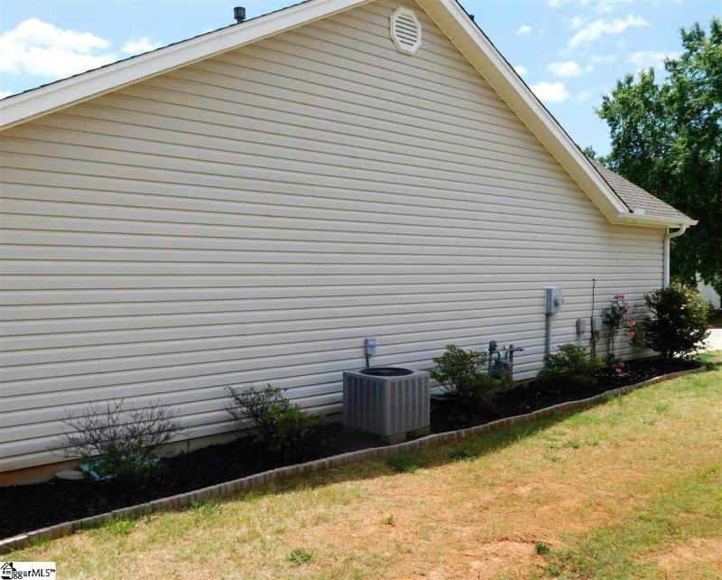 Property image 3 at 6 Hartman Road, Greer, SC 29651