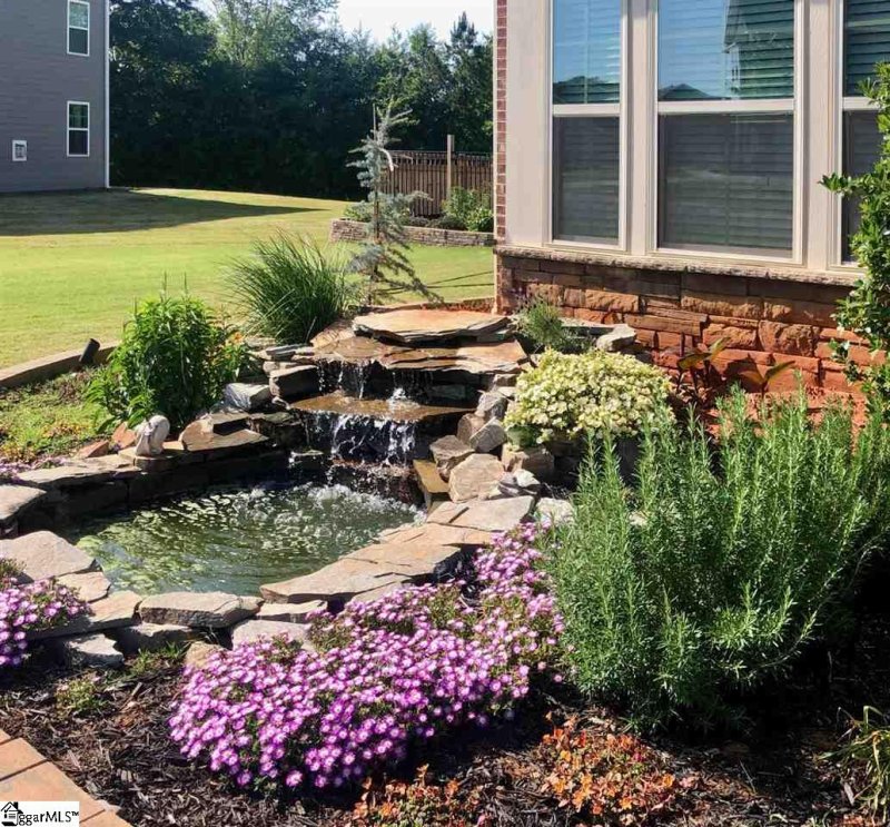 Property image 2 at 611 N Meadows Lane, Easley, SC 29642