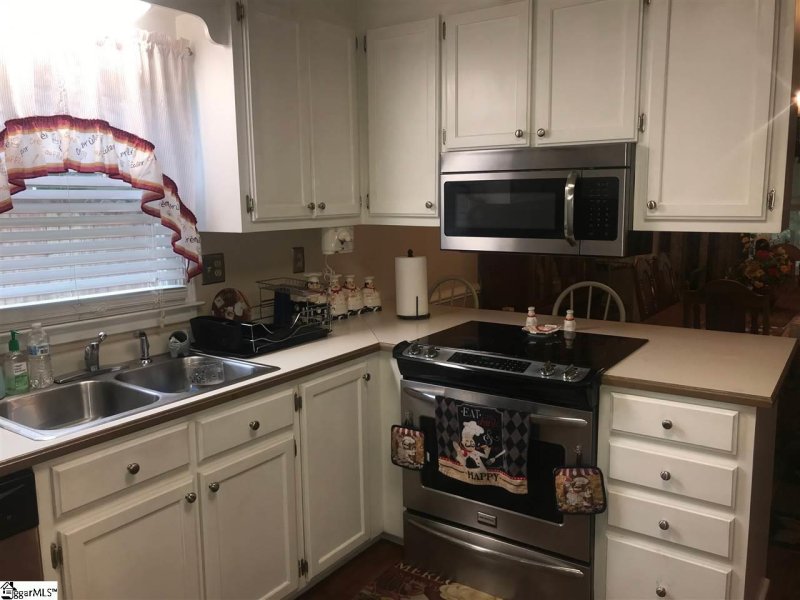 Property image 5 of 223 Waterbury Court in Ambergate, Simpsonville, SC 29680