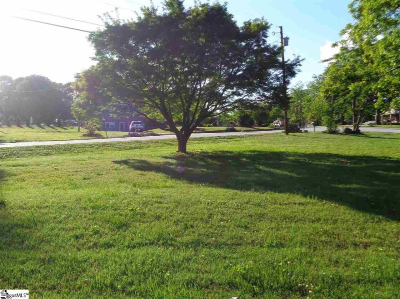 Property image 2 at 802 Central Avenue, Mauldin, SC 29662