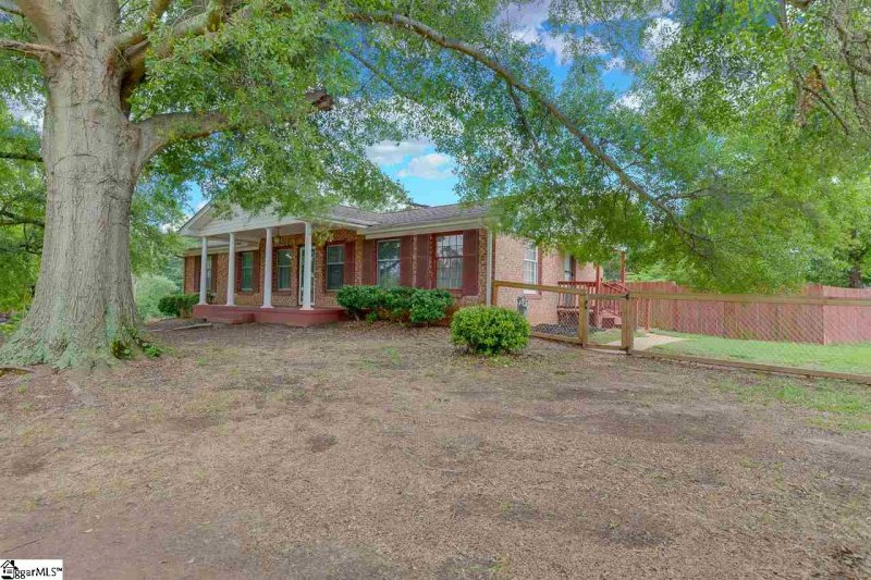 Property image 3 at 300 Birchwood Lane, Mauldin, SC 29662