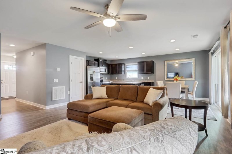 Property image 2 at 504 Harwood Court, Greenville, SC 29617