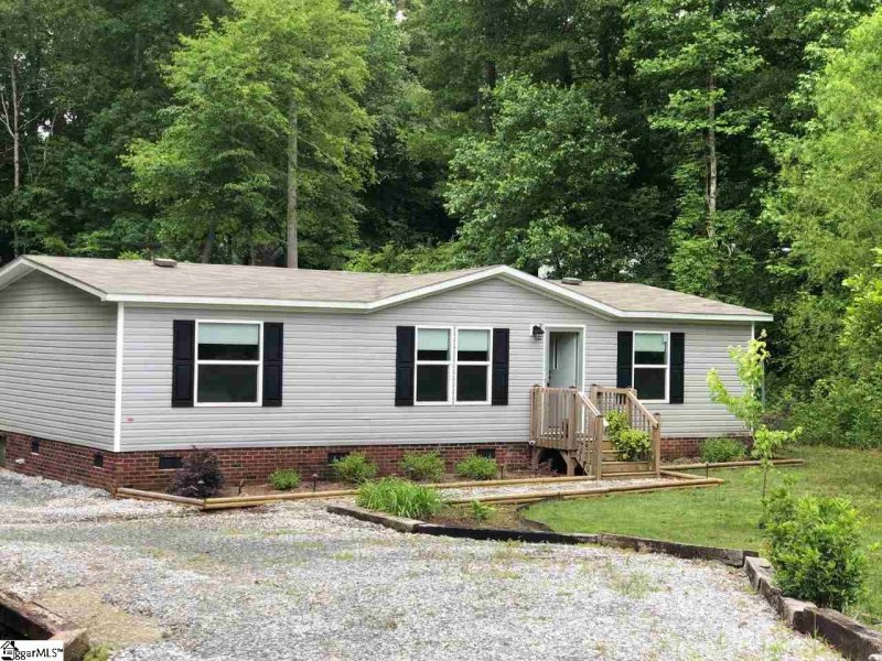 208 Manhattan Boulevard