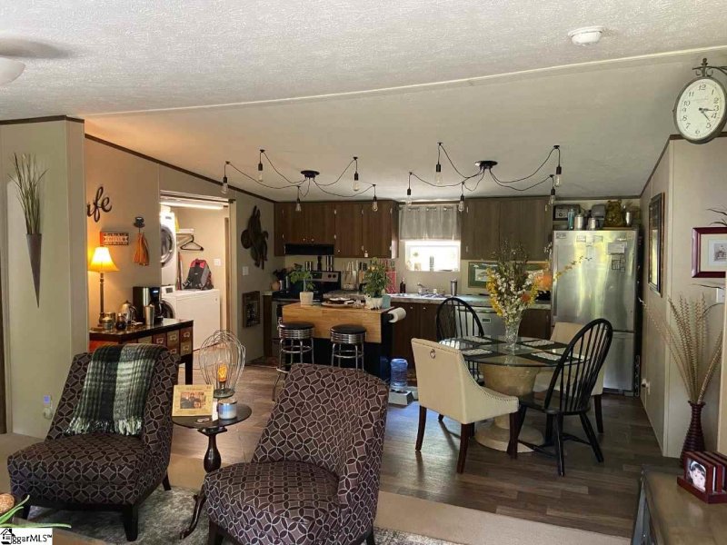 Property image 2 at 208 Manhattan Boulevard, Piedmont, SC 29673