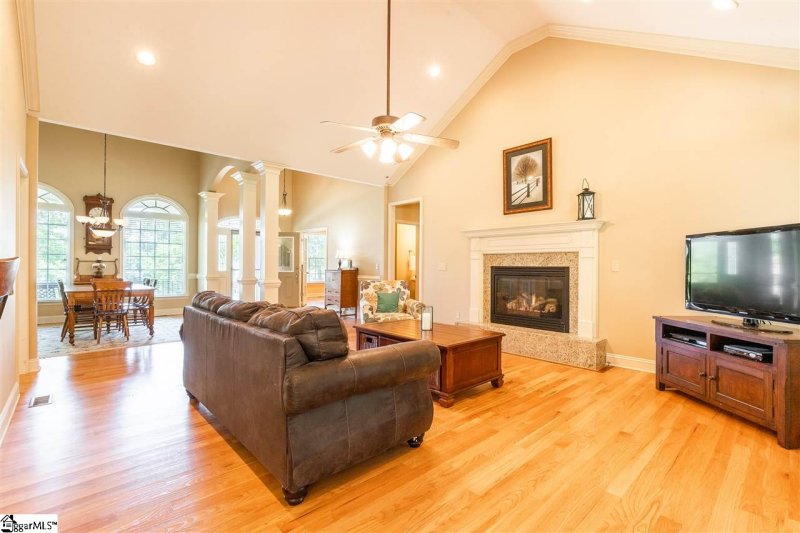 Property image 3 at 9 Twin Silo Court, Greer, SC 29651-5578