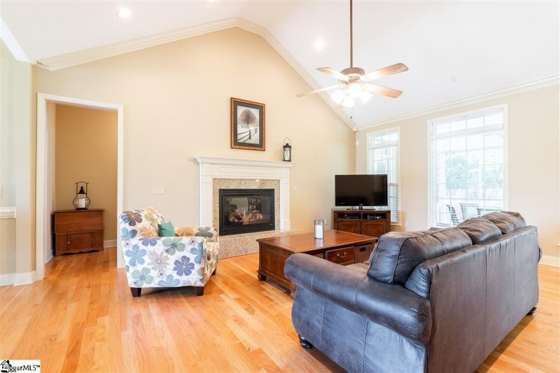 Property image 4 at 9 Twin Silo Court, Greer, SC 29651-5578