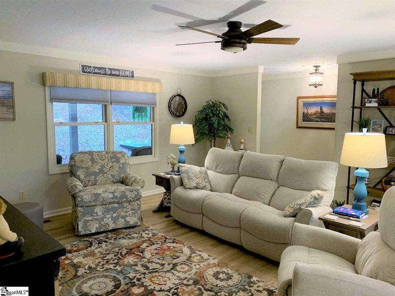 Property image 2 at 115 Lindos Drive, Seneca, SC 29672