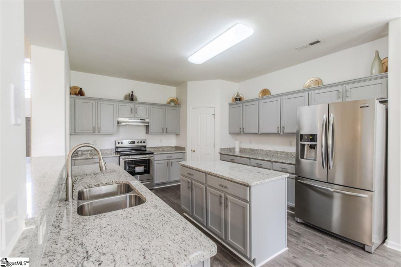 Property image 2 at 109 Cretewood Place, Taylors, SC 29687