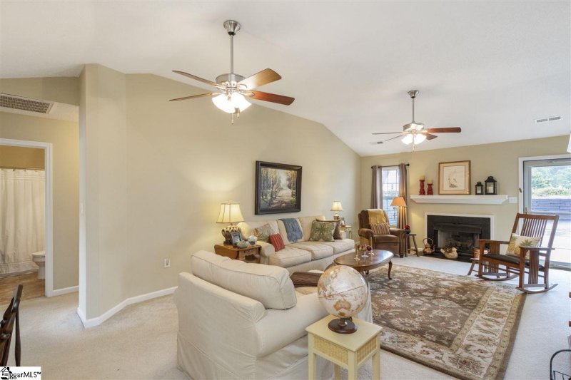 Property image 2 at 213 Woodruff Park Lane, Simpsonville, SC 29681