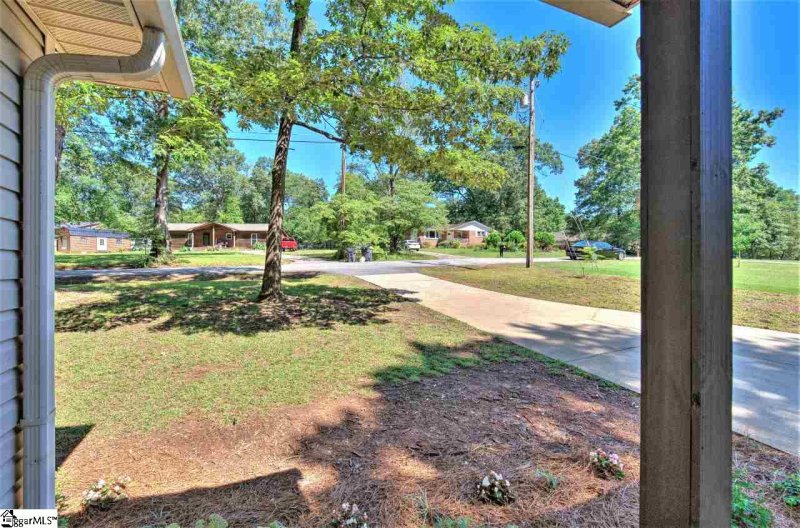Property image 3 at 216 Barry Drive, Greer, SC 29650