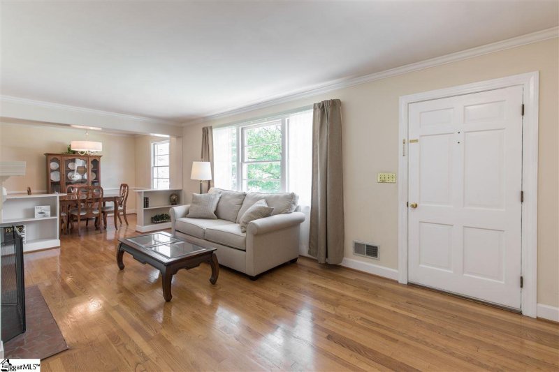 Property image 2 at 211 Lowndes Avenue, Greenville, SC 29607