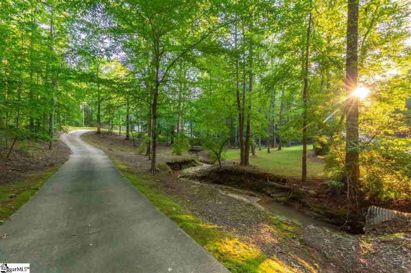 Property image 2 at 207 Shagbark Circle, Simpsonville, SC 29680