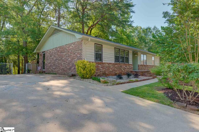 Property image 3 at 500 Gaithburg Square, Taylors, SC 29687