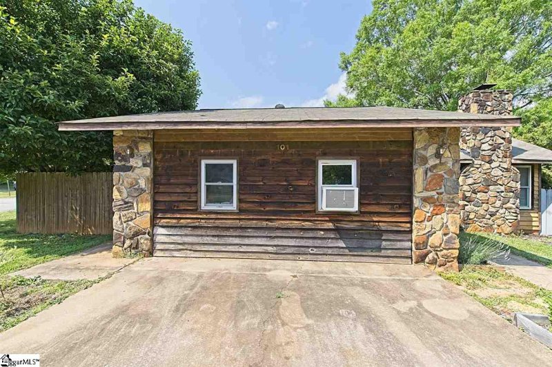 Property image 2 at 101 Garden Court, Easley, SC 29642-2806