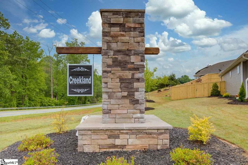 Property image 2 at 11 Creekland Way, Taylors, SC 29687