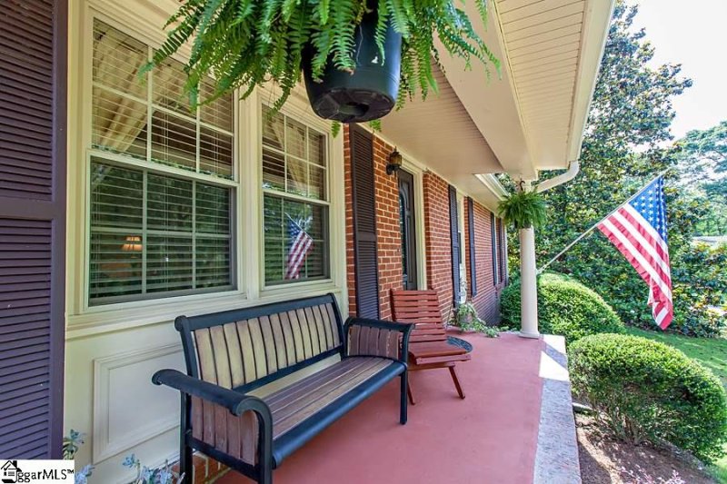 Property image 2 at 301 Palmetto Circle, Greer, SC 29651-6251