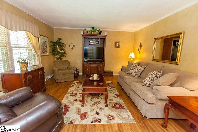 Property image 3 at 301 Palmetto Circle, Greer, SC 29651-6251