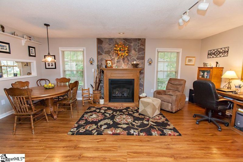 Property image 5 at 301 Palmetto Circle, Greer, SC 29651-6251