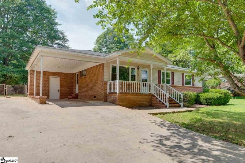 Property image 3 at 35 Montis Drive, Greenville, SC 29617