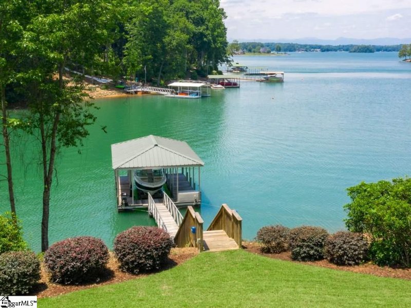 Property image 2 at 226 S Summit Drive, Seneca, SC 29672