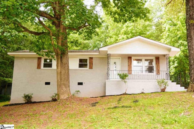 101 Rolling Pines Drive