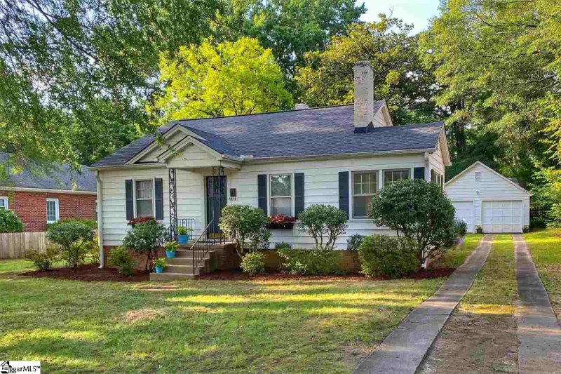 Property image 2 at 9 Wiuka Avenue, Greenville, SC 29607