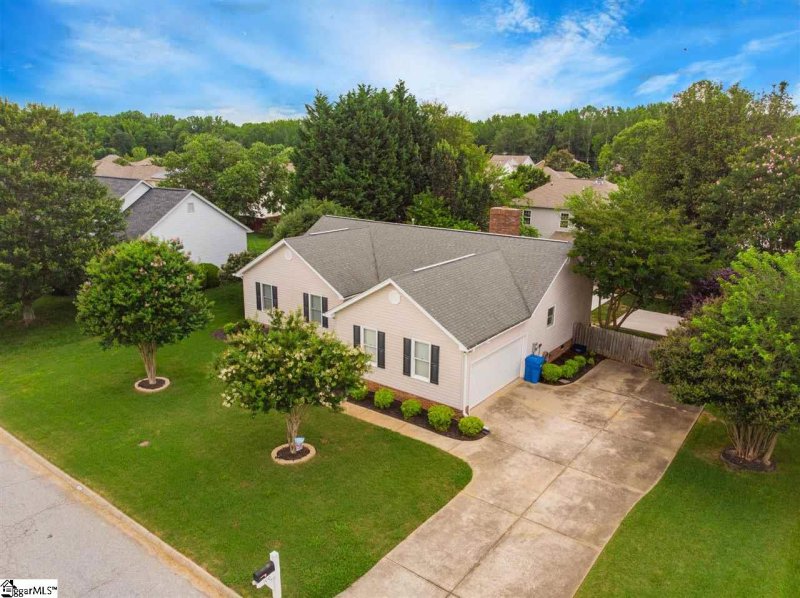 Property image 2 at 100 Tearose Lane, Simpsonville, SC 29681