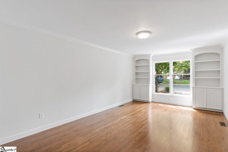 Property image 3 at 120 McDaniel Greene, Greenville, SC 29601