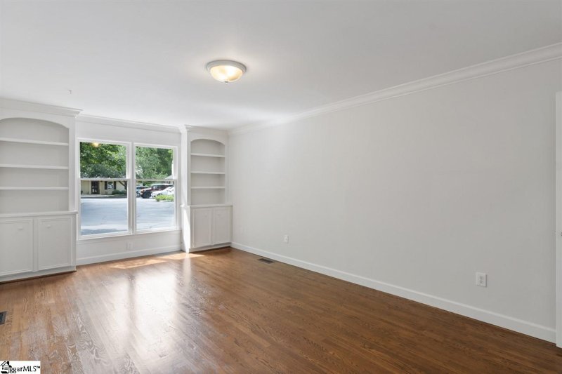 Property image 4 at 120 McDaniel Greene, Greenville, SC 29601