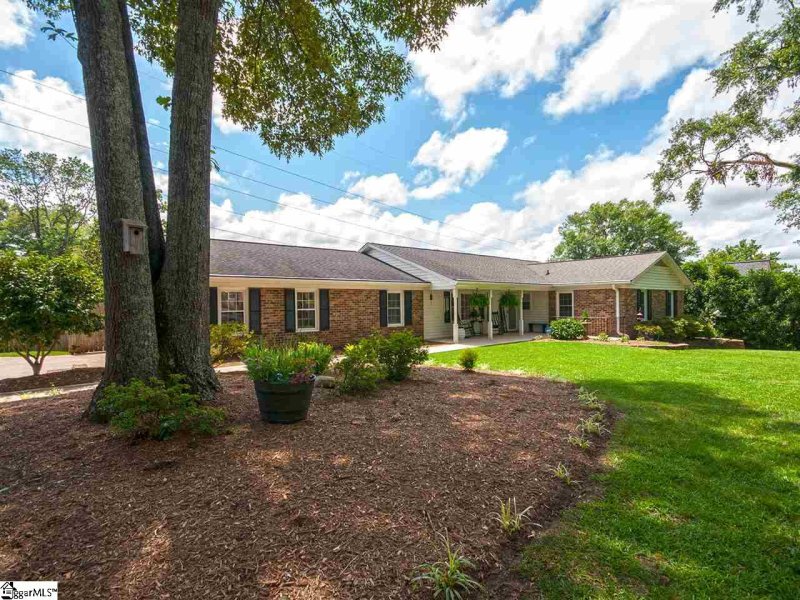 Property image 2 at 219 Donington Drive, Greenville, SC 29615