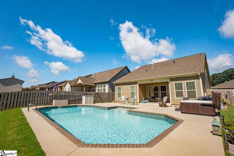 Property image 3 at 108 Common Oaks Court, Simpsonville, SC 29681