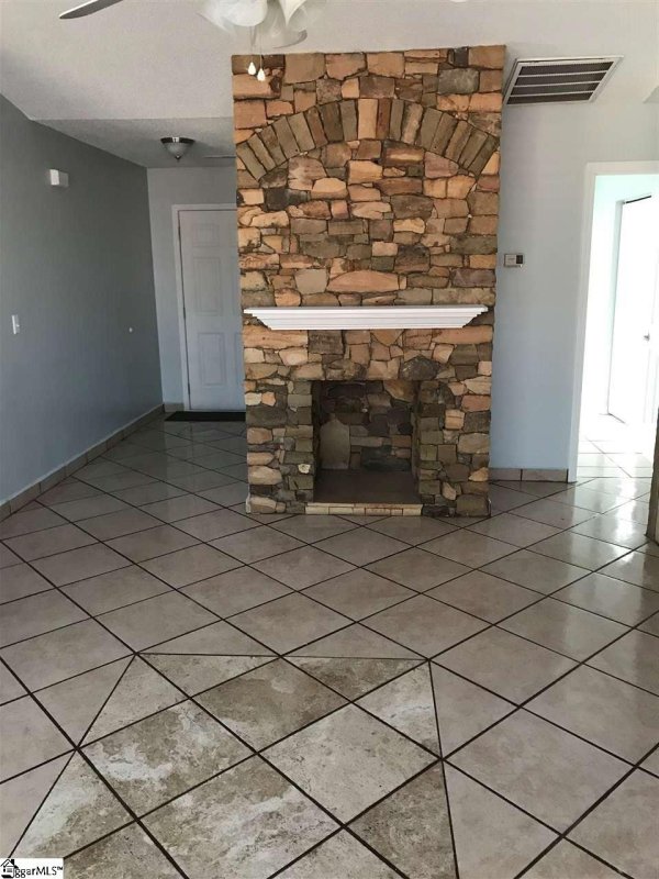 Property image 3 at 114 Willow Bend Drive, Taylors, SC 29687