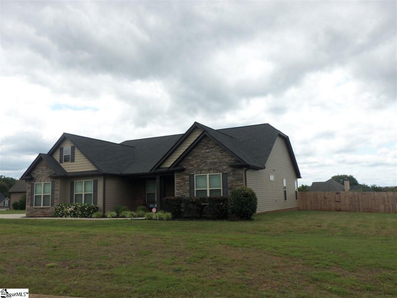 Property image 2 at 211 Clearridge Way, Greer, SC 29651