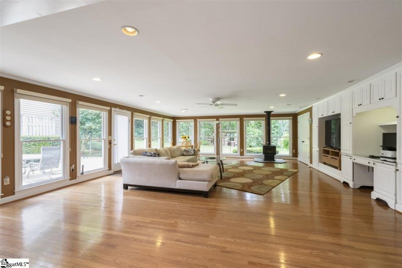 Property image 3 at 203 Covington Road, Greenville, SC 29617