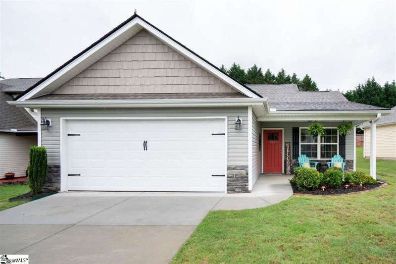 Property image 2 at 200 Summerlea Lane, Greer, SC 29651