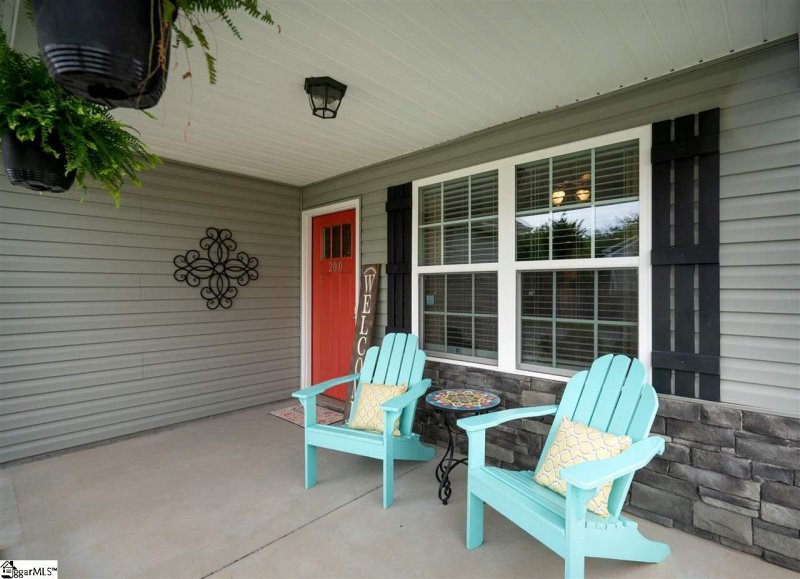 Property image 3 at 200 Summerlea Lane, Greer, SC 29651