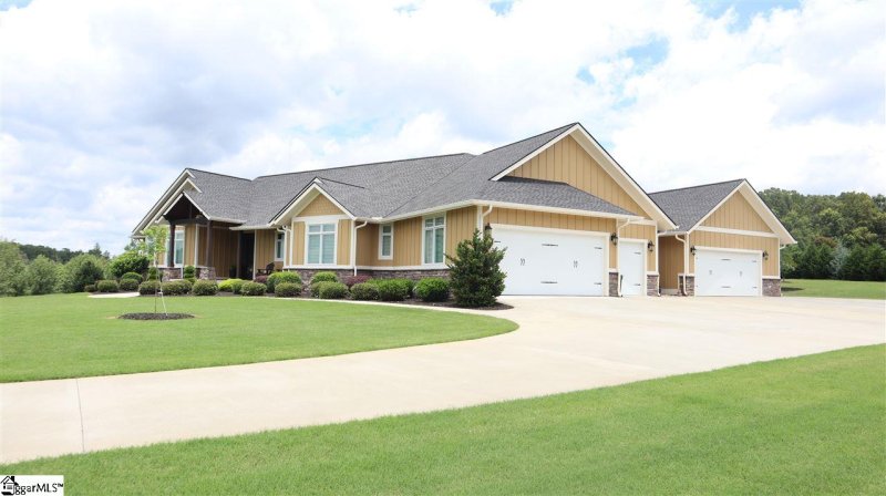 Property image 3 at 116 Autumn Blaze Trail, Williamston, SC 29697