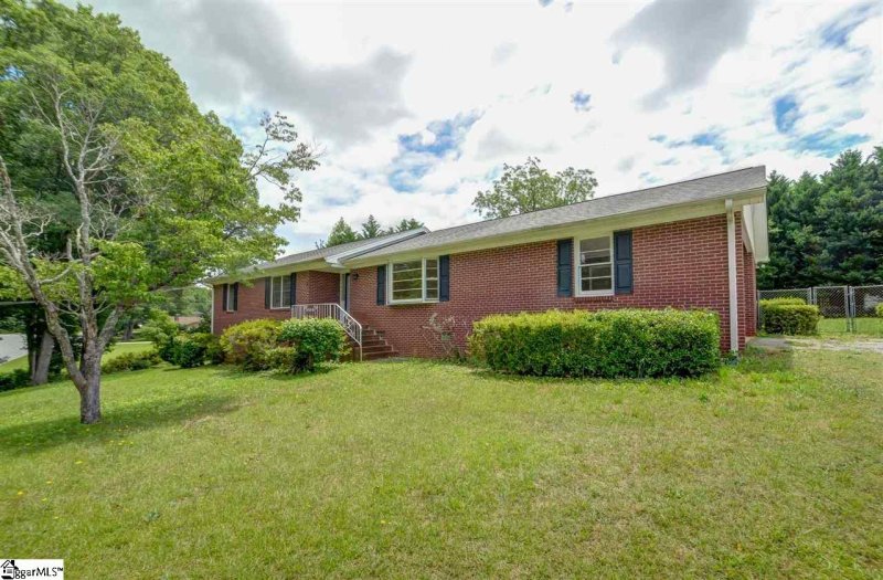 Property image 3 at 301 Westcliffe Way, Greenville, SC 29611