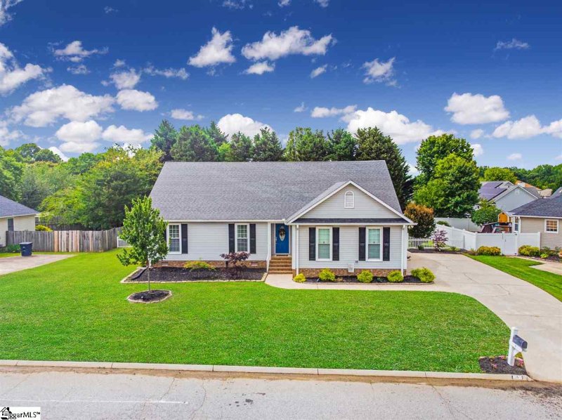 Property image 2 at 4 Iveyrose Court, Simpsonville, SC 29681