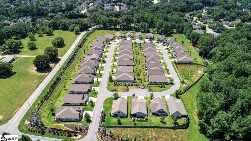 Property image 4 at 655 Ponden Drive, Greer, SC 29650