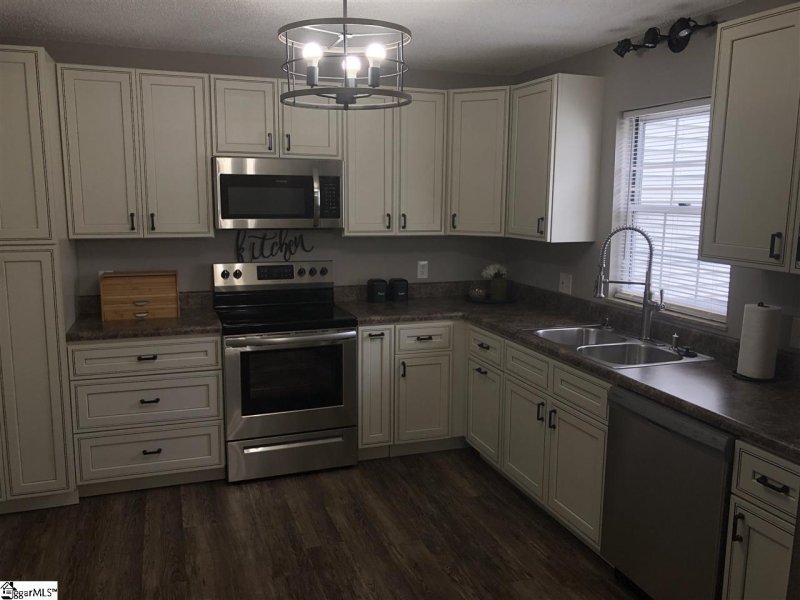 Property image 5 at 26 Birchview Street, Taylors, SC 29687