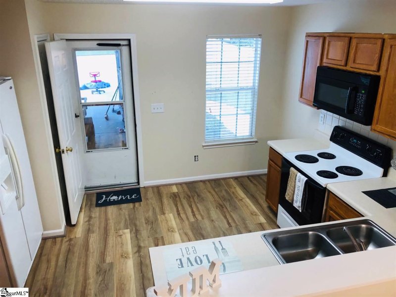 Property image 2 at 406 Revis Creek Court, Simpsonville, SC 29681