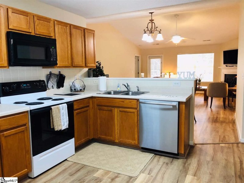 Property image 3 at 406 Revis Creek Court, Simpsonville, SC 29681