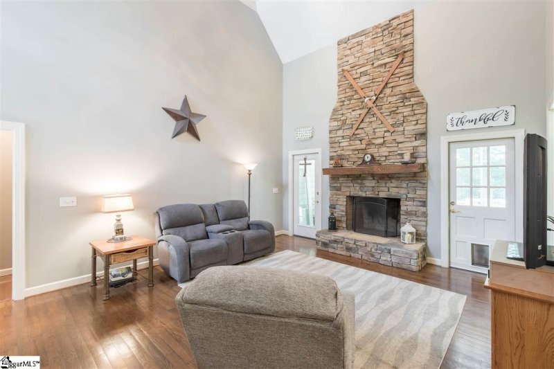 Property image 4 at 403 Dunrobin Lane, Simpsonville, SC 29681