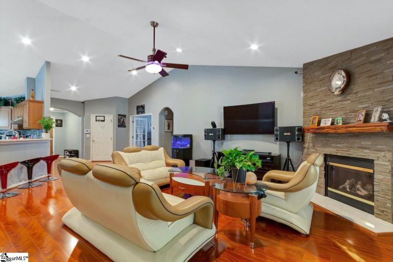 Property image 5 at 9 Reid Valley Court, Taylors, SC 29687