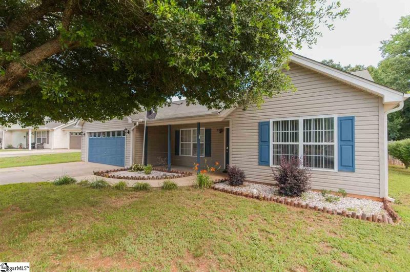 Property image 2 at 421 Lily Pond Lane, Taylors, SC 29687