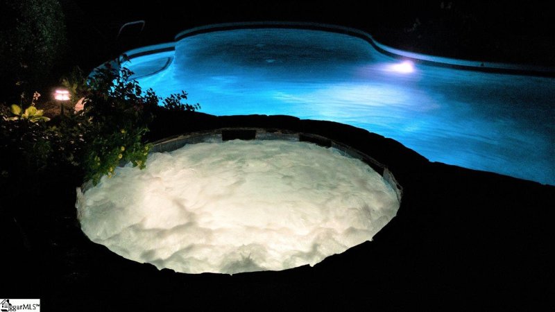 Property image 3 at 8 Bernwood Drive, Taylors, SC 29687